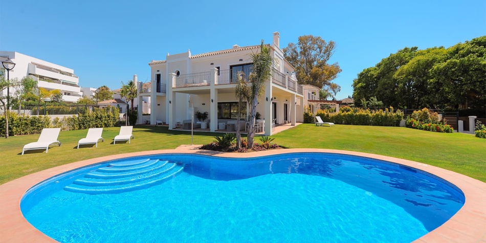 Pool. Exterior. Oasis de Guadalmina Baja - Luxury villas in Marbella. House 8.